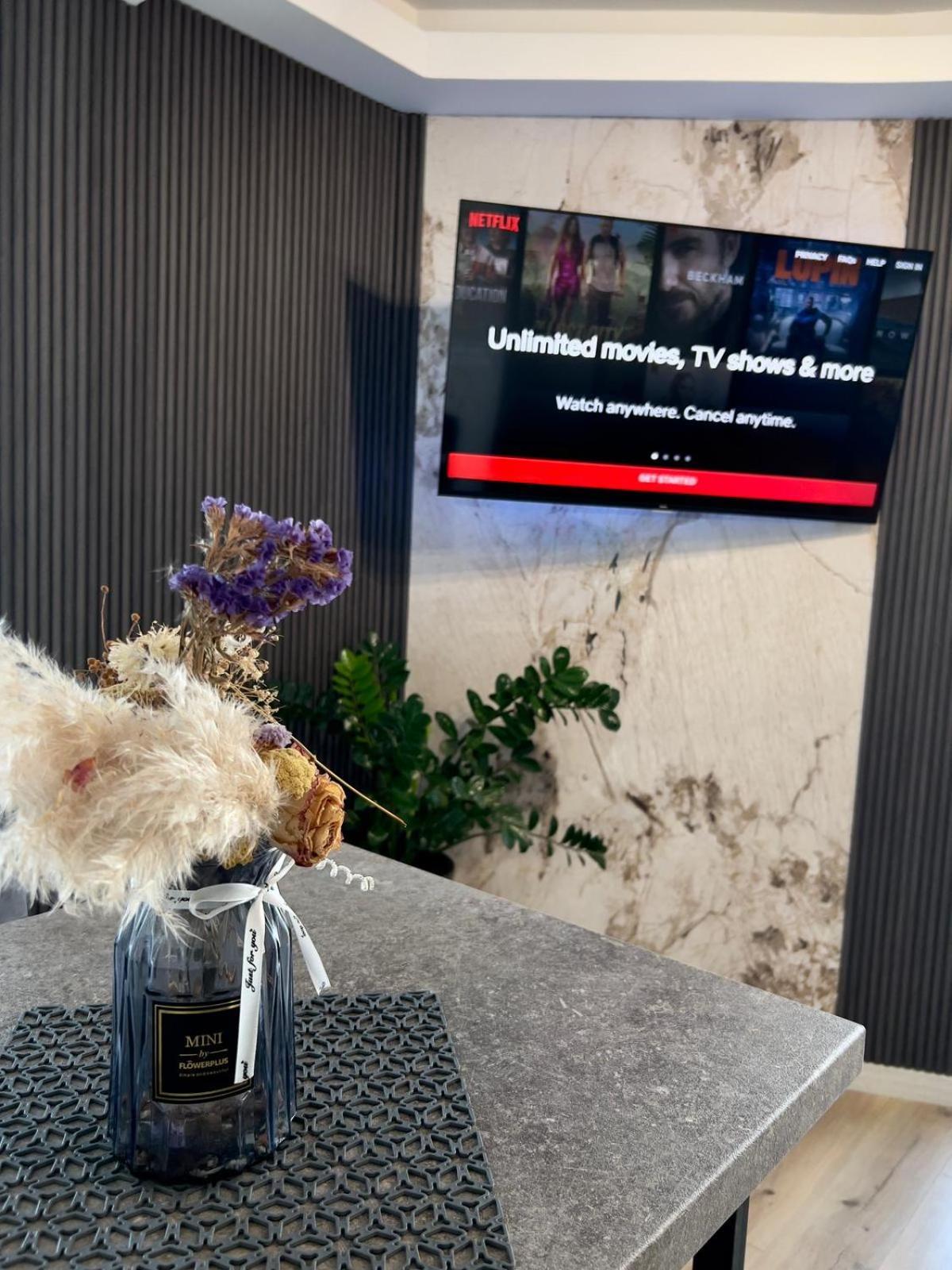 Alfred Sky Smart Apartment 29Th Spa Included Скопье Экстерьер фото